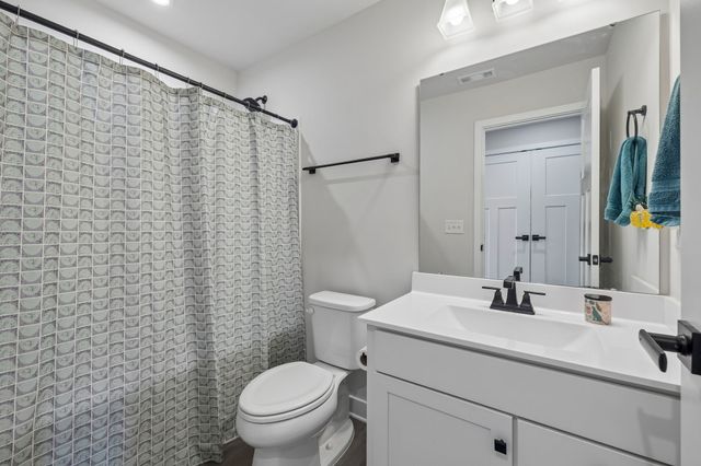 1021 Clendening Dr, Gallatin, TN 37066