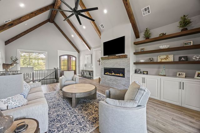 18700 Knabenschuh Drive, Garfield, AR 72732