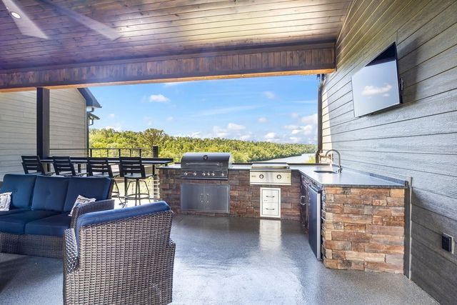 18700 Knabenschuh Drive, Garfield, AR 72732