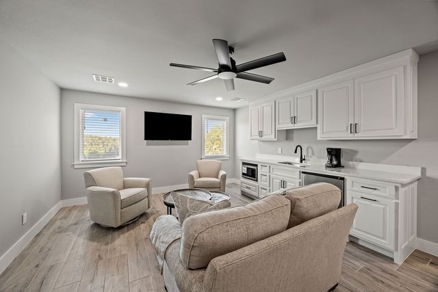 18700 Knabenschuh Drive, Garfield, AR 72732