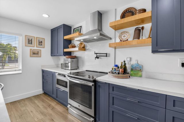 937 SW 36th Court, Boynton Beach, FL 33435