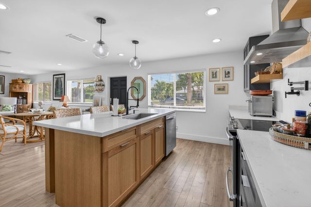 937 SW 36th Court, Boynton Beach, FL 33435