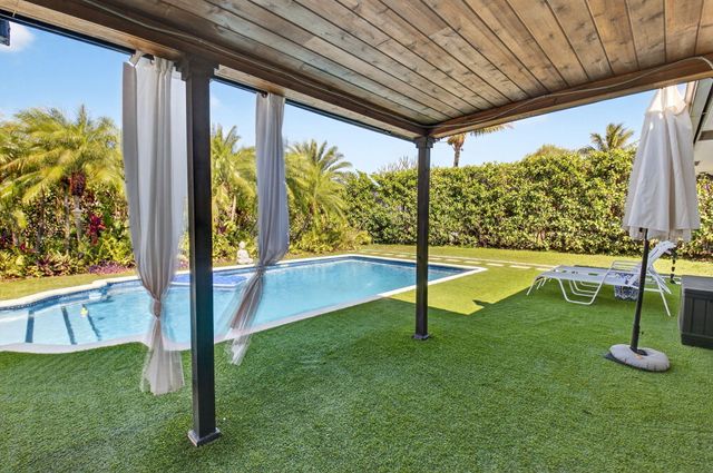 937 SW 36th Court, Boynton Beach, FL 33435