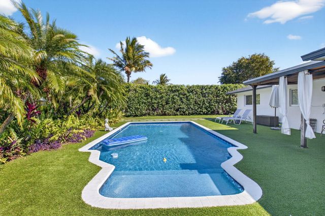 937 SW 36th Court, Boynton Beach, FL 33435