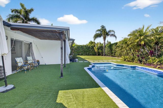 937 SW 36th Court, Boynton Beach, FL 33435