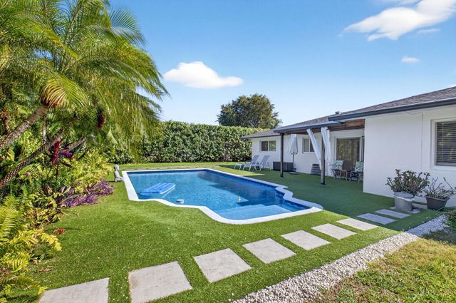 937 SW 36th Court, Boynton Beach, FL 33435