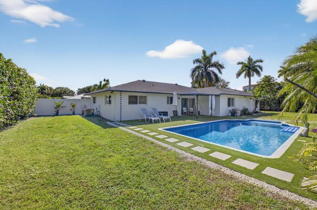 937 SW 36th Court, Boynton Beach, FL 33435