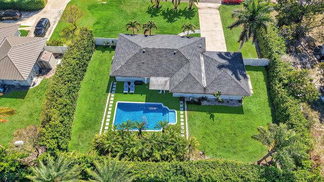 937 SW 36th Court, Boynton Beach, FL 33435