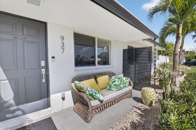 937 SW 36th Court, Boynton Beach, FL 33435