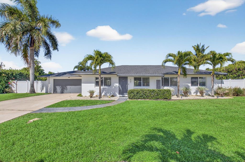 937 SW 36th Court, Boynton Beach, FL 33435