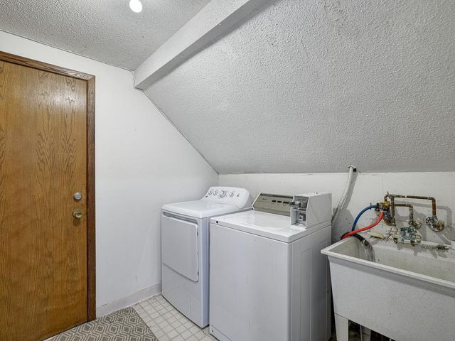 2304 13th Avenue E, North Saint Paul, MN 55109