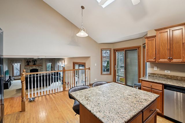 160 Lincoln Street, Roselle, IL 60172