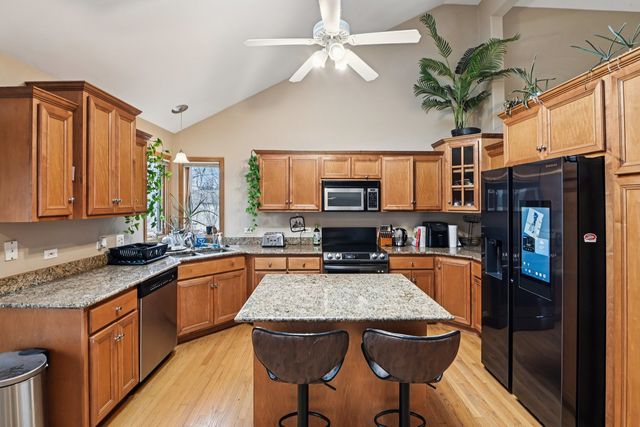 160 Lincoln Street, Roselle, IL 60172