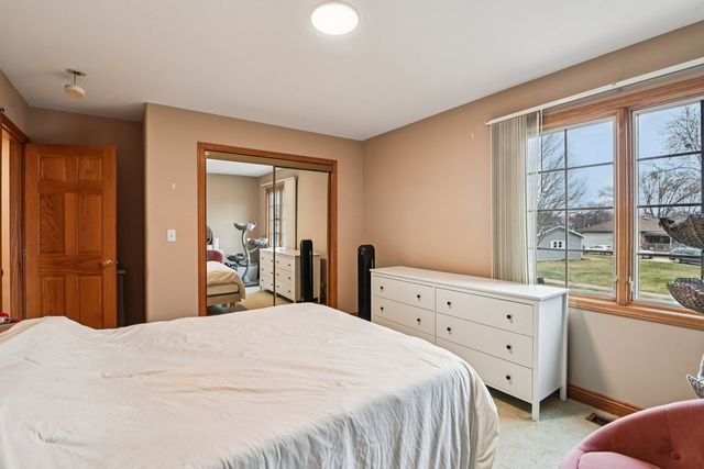 160 Lincoln Street, Roselle, IL 60172