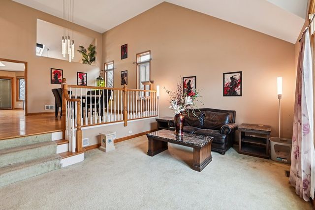 160 Lincoln Street, Roselle, IL 60172