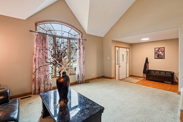 160 Lincoln Street, Roselle, IL 60172