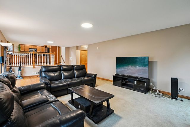 160 Lincoln Street, Roselle, IL 60172