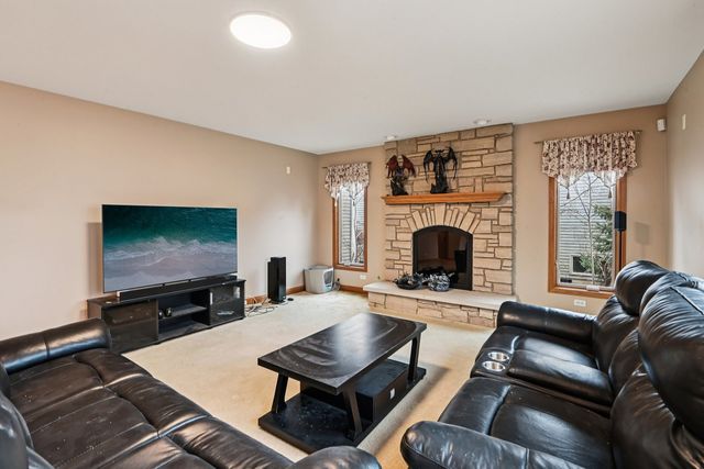 160 Lincoln Street, Roselle, IL 60172