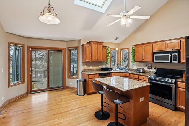 160 Lincoln Street, Roselle, IL 60172