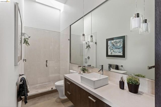 811 811 Folger Ave, Berkeley, CA 94710