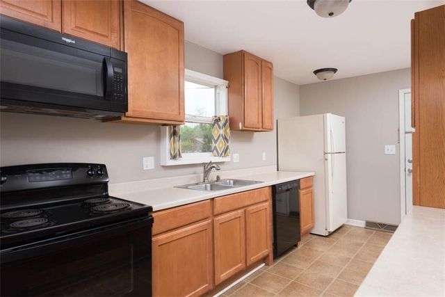 903 S Jefferson Street, Kearney, MO 64060