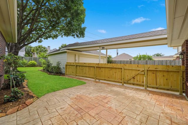 5718 Pebble Bank Lane, Houston, TX 77041