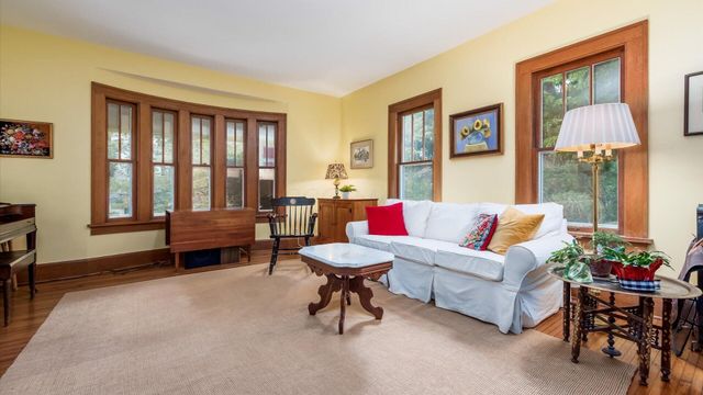 117 S Plum Street, Granville, OH 43023