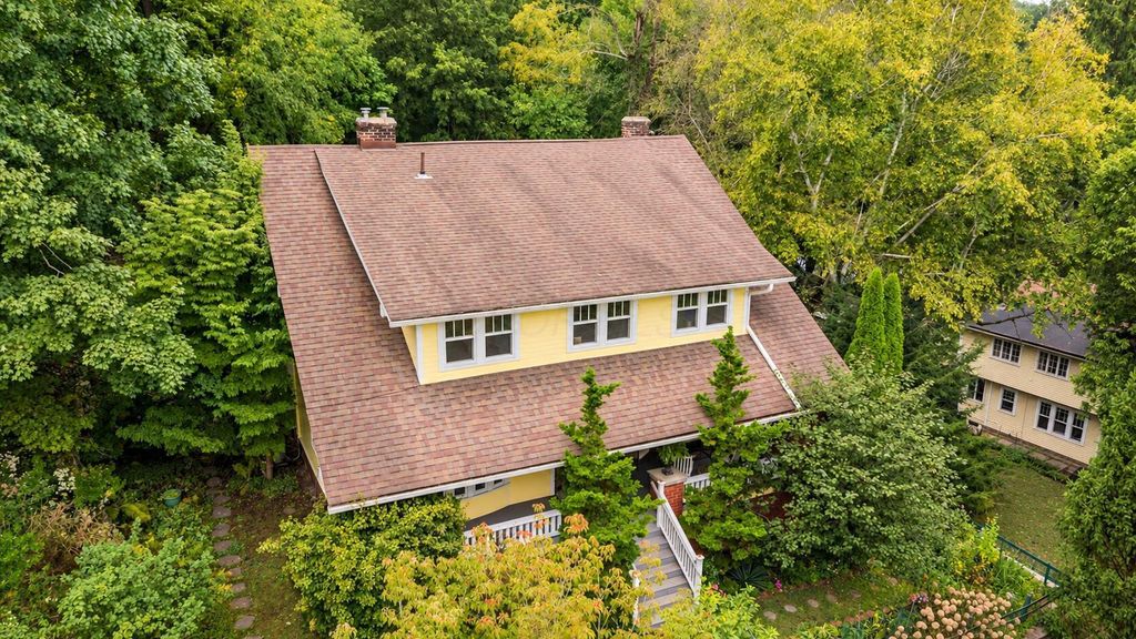 117 S Plum Street, Granville, OH 43023