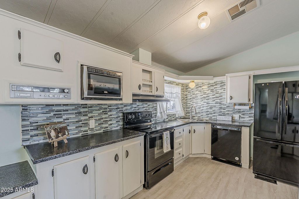 834 S MERIDIAN Road 118, Apache Junction, AZ 85120 — photo 4