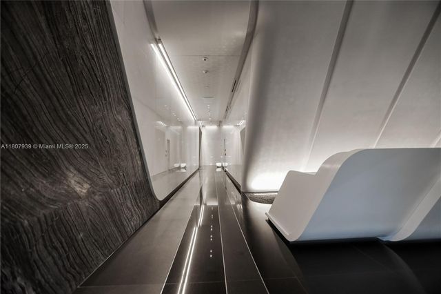 1000 Biscayne Blvd 3201, Miami, FL 33132