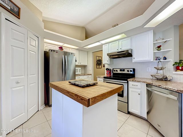 9243 DALE VIEW Lane W, Jacksonville, FL 32225