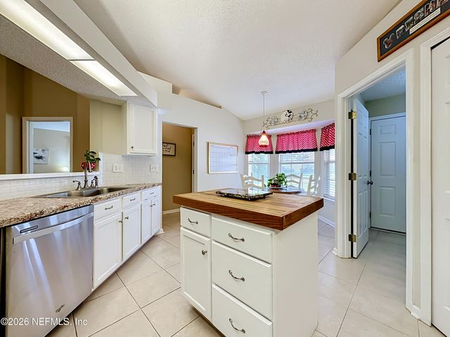 9243 DALE VIEW Lane W, Jacksonville, FL 32225