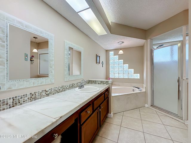 9243 DALE VIEW Lane W, Jacksonville, FL 32225