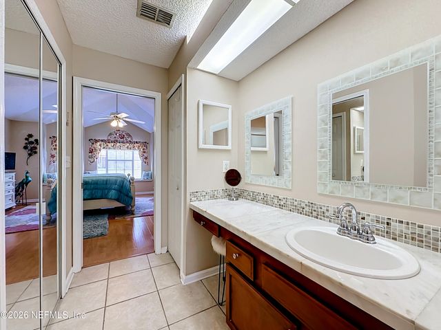 9243 DALE VIEW Lane W, Jacksonville, FL 32225