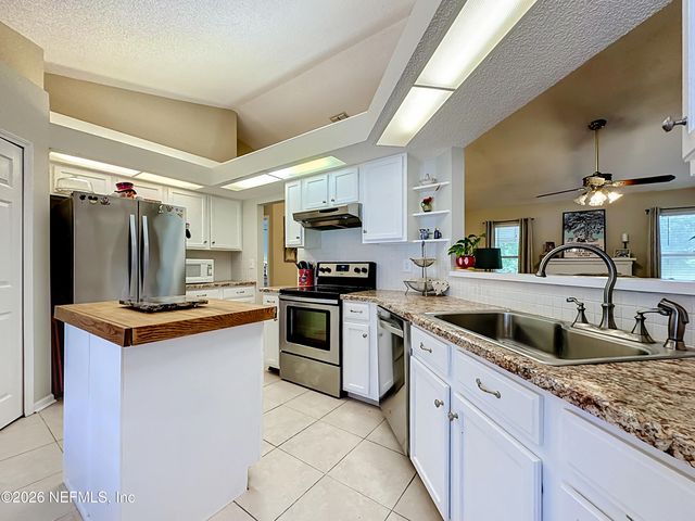 9243 DALE VIEW Lane W, Jacksonville, FL 32225
