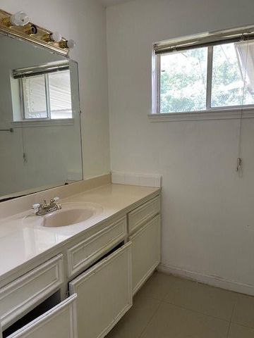 7106 Pella Dr, Houston, TX 77036