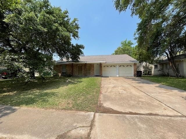 7106 Pella Dr, Houston, TX 77036