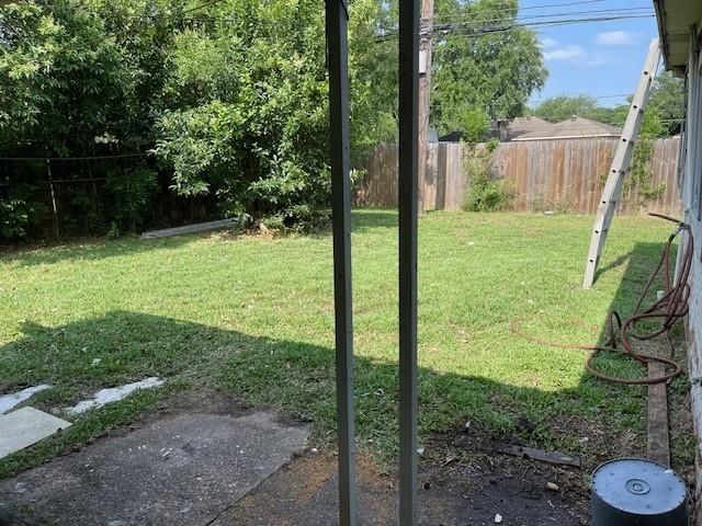 7106 Pella Dr, Houston, TX 77036