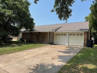 7106 Pella Dr, Houston, TX 77036