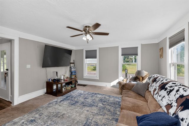 123 Hilltop Lane, Cassopolis, MI 49031