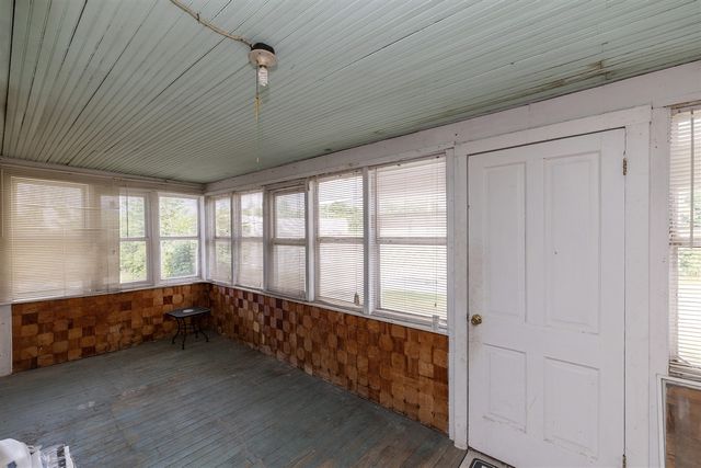 123 Hilltop Lane, Cassopolis, MI 49031