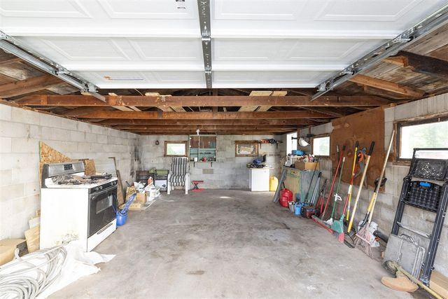 123 Hilltop Lane, Cassopolis, MI 49031