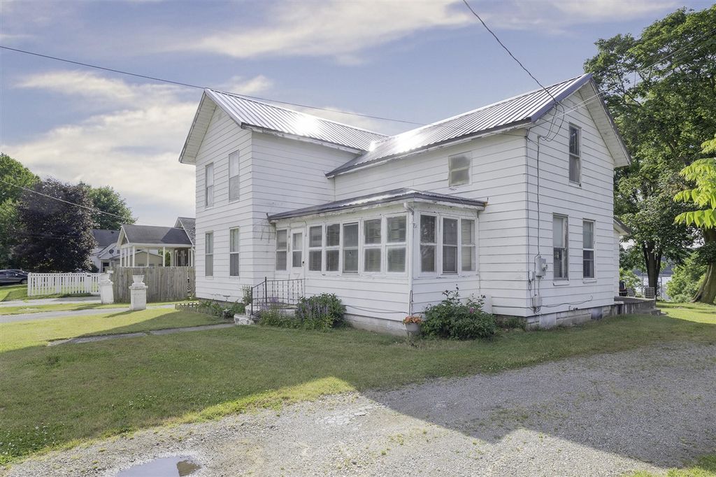 123 Hilltop Lane, Cassopolis, MI 49031