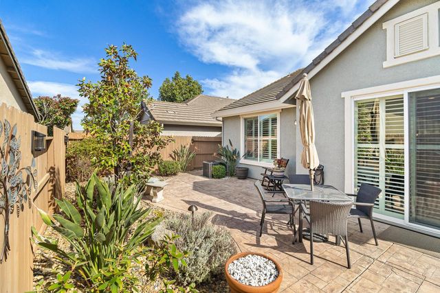 7809 Barnsley Way, Elk Grove, CA 95757