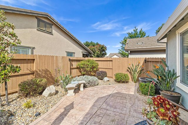 7809 Barnsley Way, Elk Grove, CA 95757