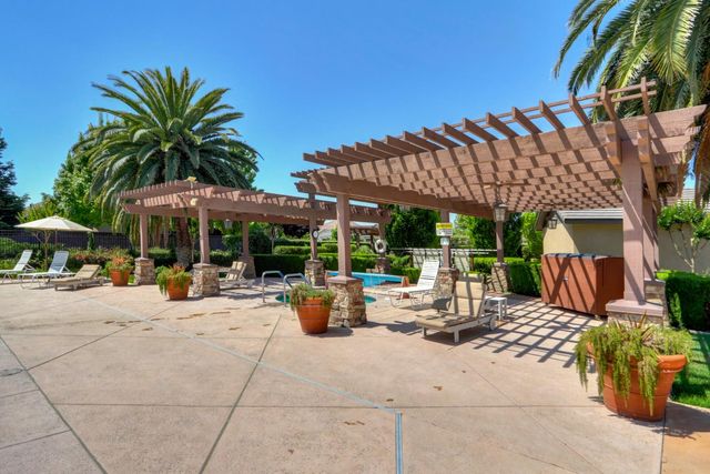 7809 Barnsley Way, Elk Grove, CA 95757