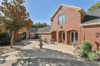 610 Oak Creek Court, Sealy, TX 77474