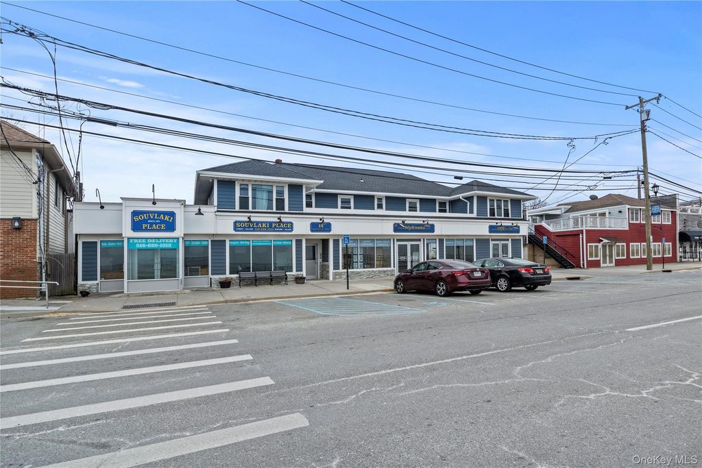 14 Bayville Avenue 4, Bayville, NY 11709