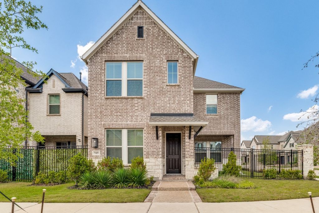 709 Morning Dove Lane, Arlington, TX 76005