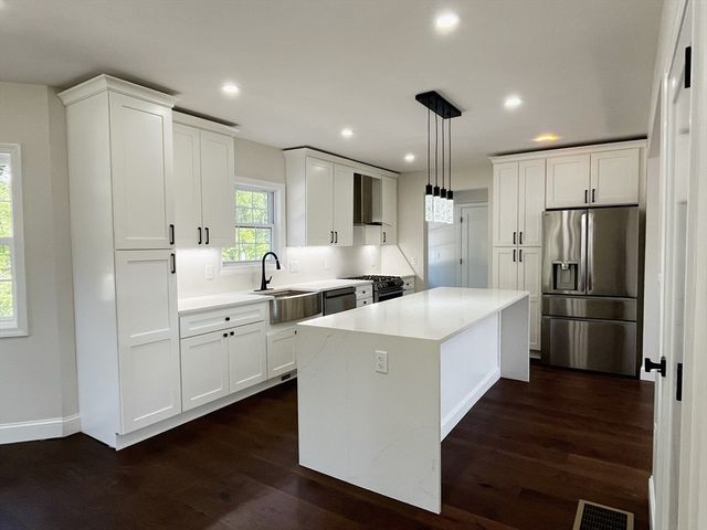 526 Berkley St, Berkley, MA 02779